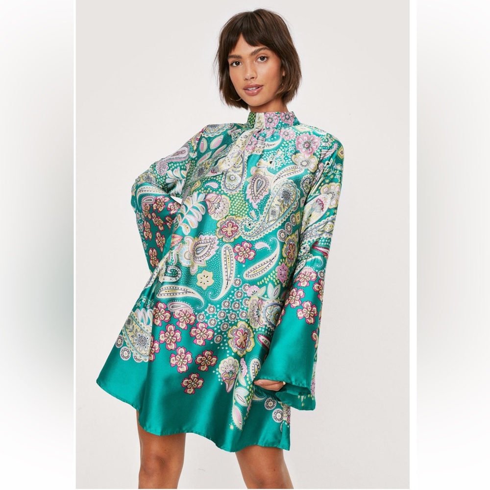 Paisley Print Bell Sleeve Mini Dress NASTY GAL